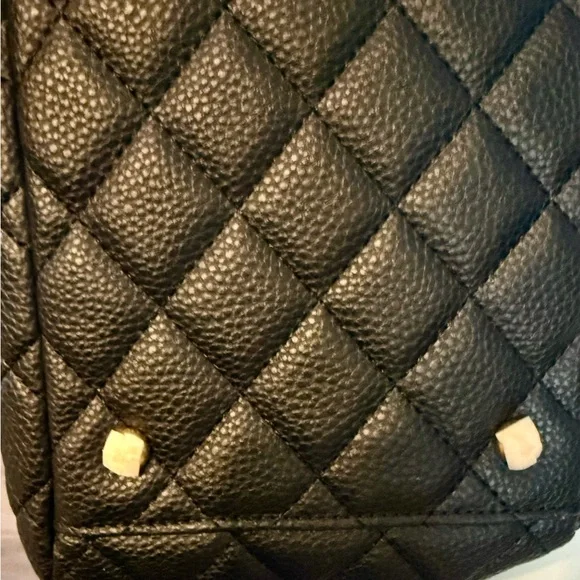 One to one match Chanel Black and Gold Quilted Shoulder Bag - Picture 7 of 10